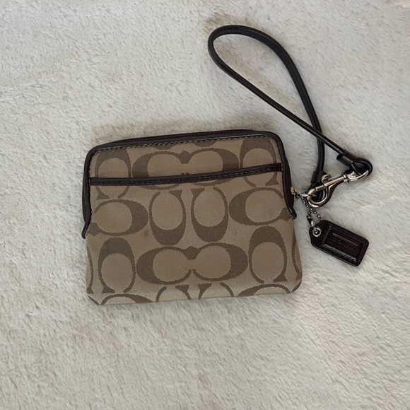 Coach Wristlet EUC - Picture 3 of 7